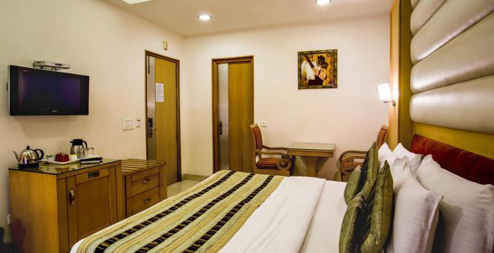 Hotel Bharat Continental Ню Делхи Екстериор снимка